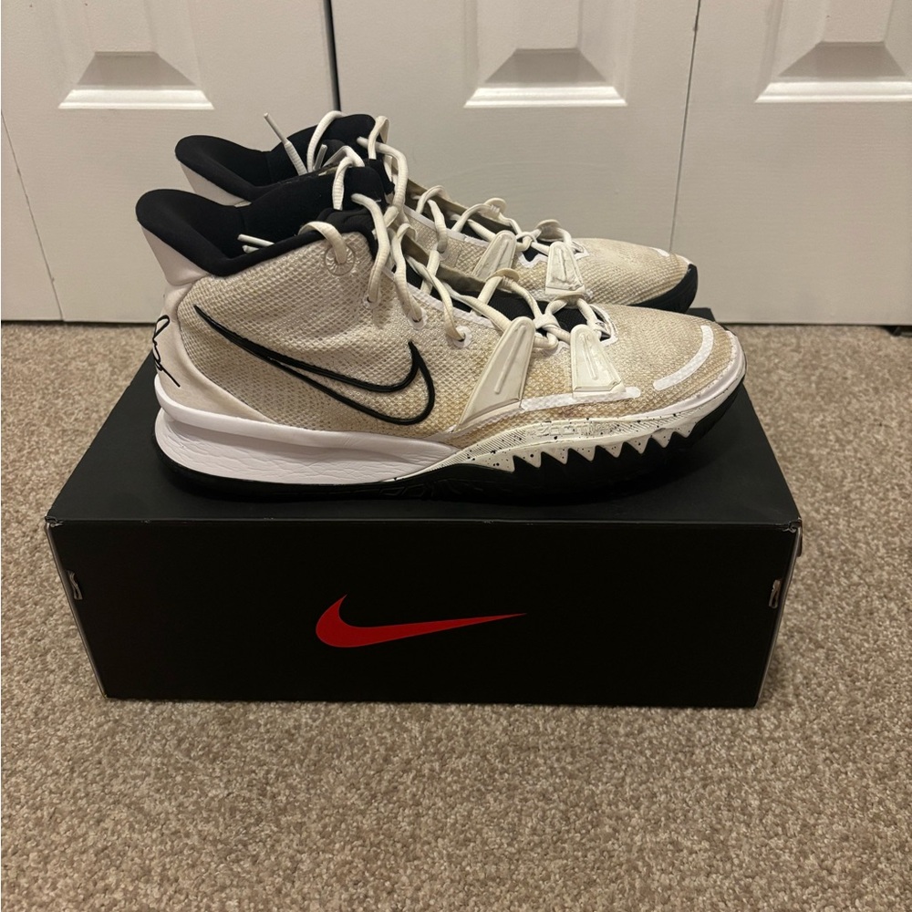 Nike Kyrie 7